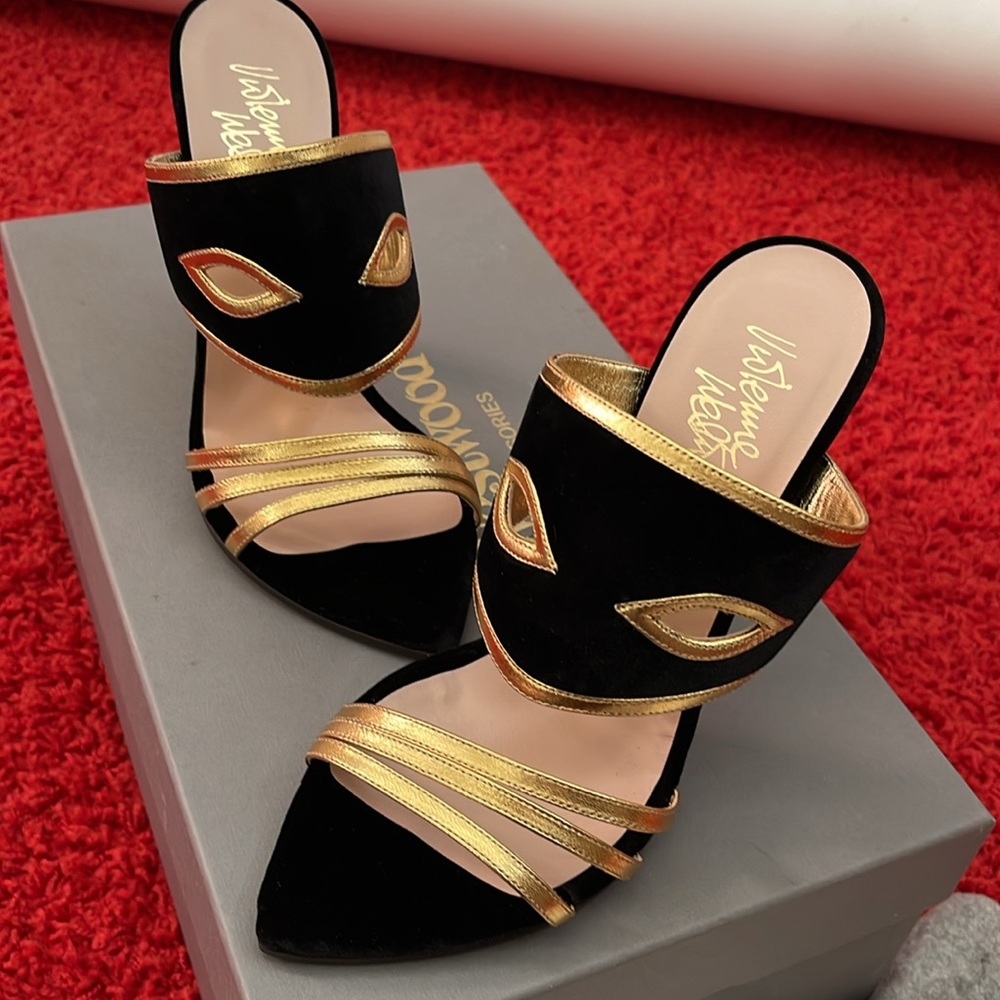 Vivienne Westwood NWT MASCHEREDE hells in blk Velvet and gold leather IT37